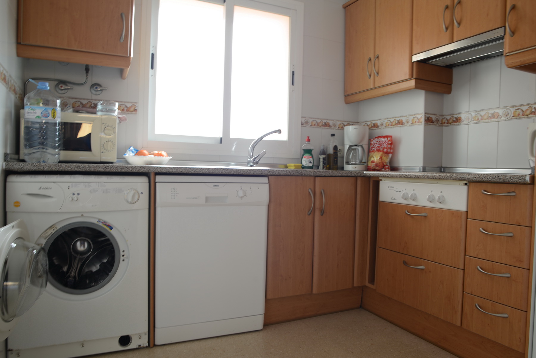 Eine Küche mit allem drin was man im Urlaub braucht Eine Küche mit allem drin was man im Urlaub braucht